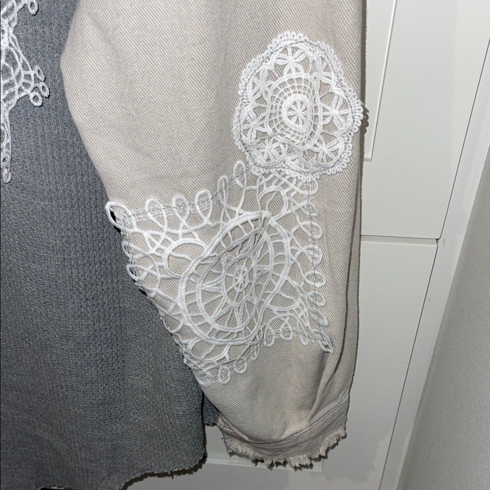 POL Gray and Cream Textured Shirt - Picture 5 of 5